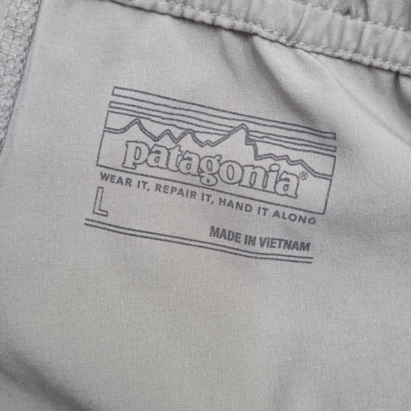 Patagonia Women's Terrebonne Joggers in Rock Geeen - Picture 8 of 11